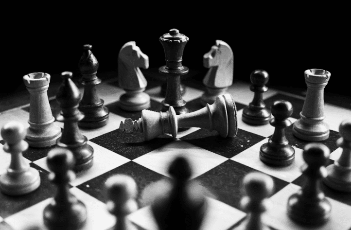 black and white chess pieces